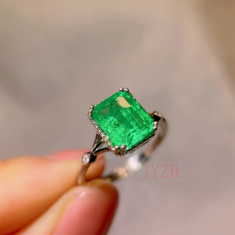 Женское Открытое кольцо из серебра 925 пробы с натуральным изумрудом 
Женское Открытое кольцо из серебра 925 пробы с натуральным изумрудом