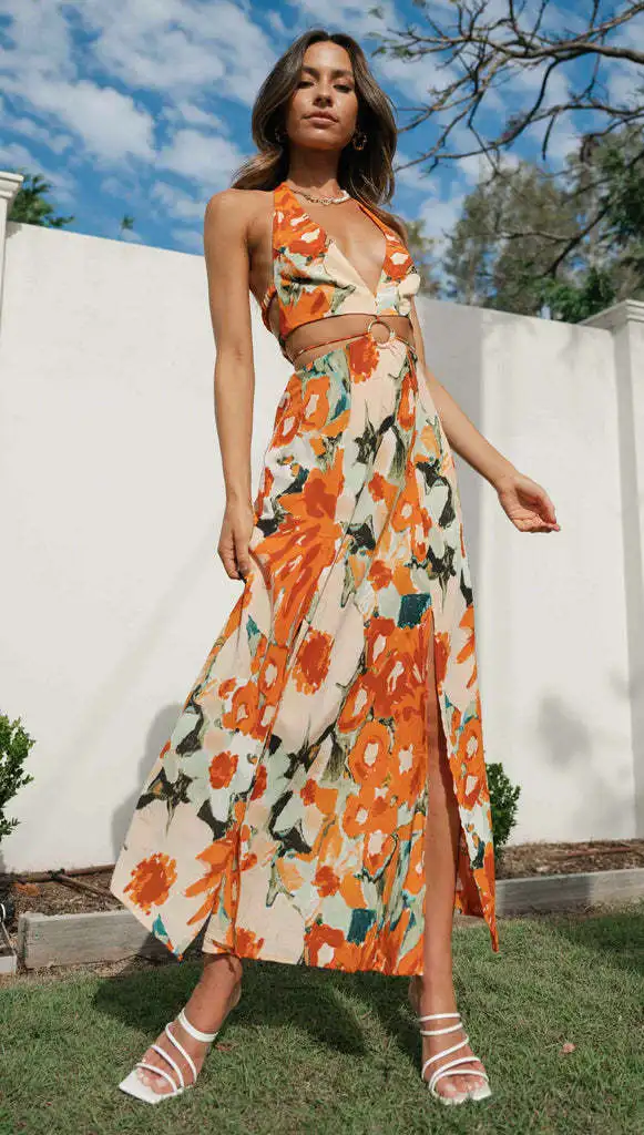 WildPinky 2023 New Summer Deep V-neck Halter Women Dress Sleeveless Hollow Out Foral Print Backless Split Long Beach Dress
WildPinky 2023 New Summer Deep V-neck Halter Women Dress Sleeveless Hollow Out Foral Print Backless Split Long Beach Dress