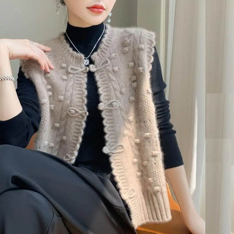 2024 new chinese style knitted waistcoat sweater plate button cardigan women vintage hanfu vest coat daily improved retro vest
2024 new chinese style knitted waistcoat sweater plate button cardigan women vintage hanfu vest coat daily improved retro vest