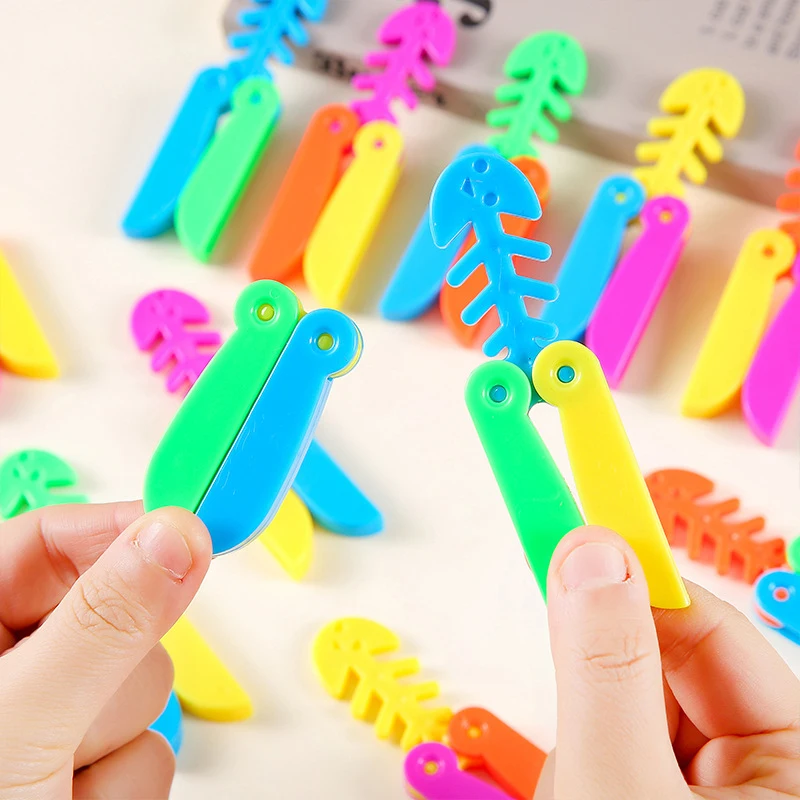 5Pcs Shark Folding Knife Push Card Decompression Toy 3D Gravity Radish Knife Mini Model Student Prize Kid Party Favors Gifts
5Pcs Shark Folding Knife Push Card Decompression Toy 3D Gravity Radish Knife Mini Model Student Prize Kid Party Favors Gifts