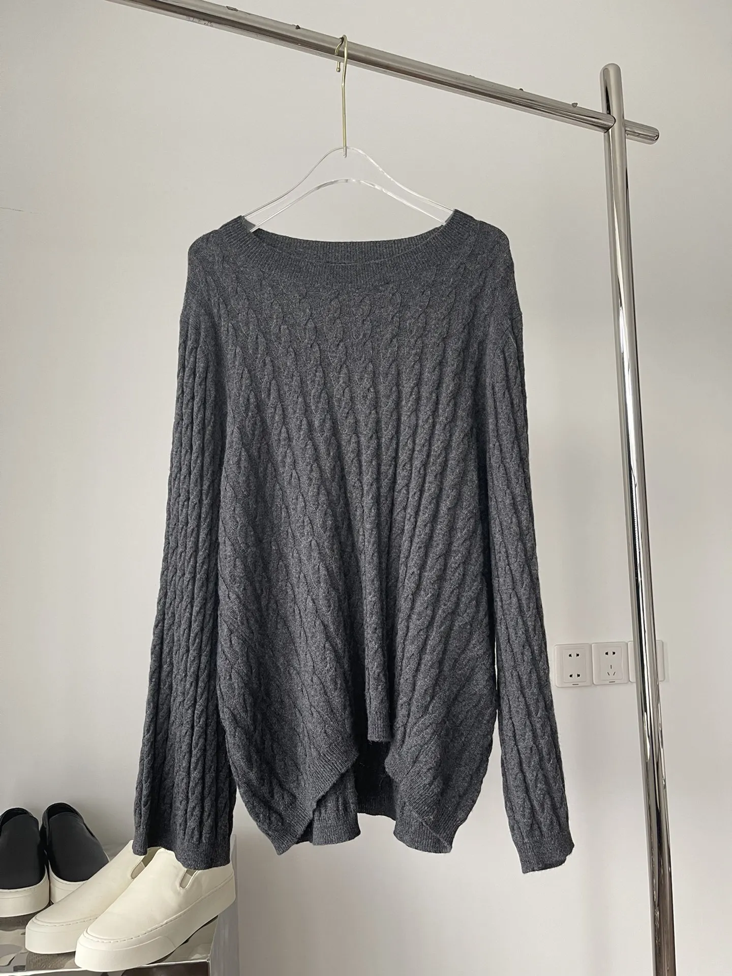 

Women's Twist Cashmere Loose Slim Knitted Sweater