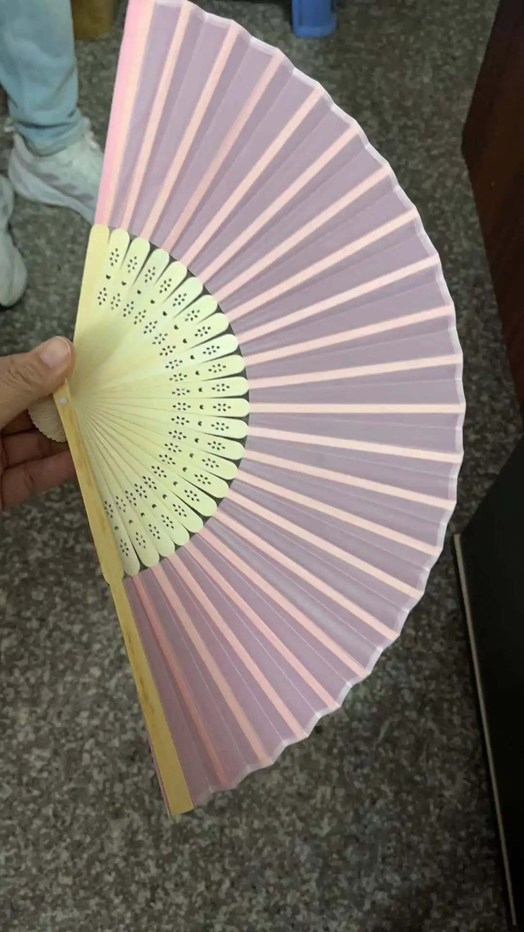 35pcs Personalized Engraved White Folding Elegant Silk Hand Fan with Gift bag Wedding & Party
35pcs Personalized Engraved White Folding Elegant Silk Hand Fan with Gift bag Wedding & Party