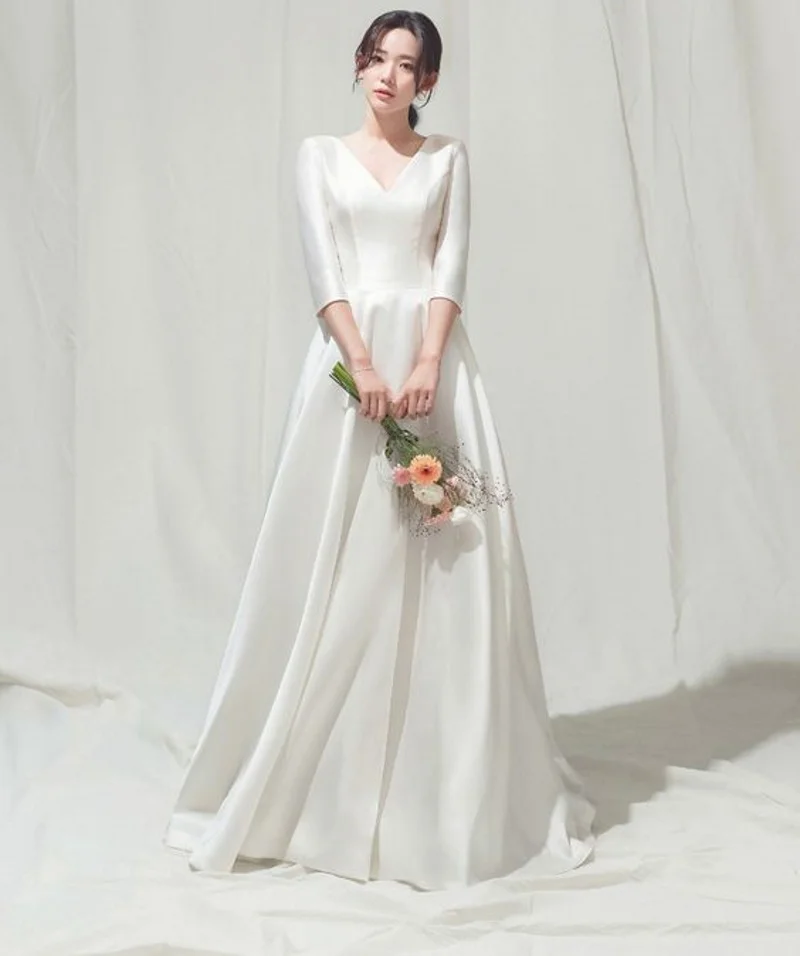 Элегантные платья для невесты с V-образным вырезом, а-силуэт, свадебные платья с длинным рукавом 2022, атласные простые корейские корсеты для фотосъемки, платье невесты 
Элегантные платья для невесты с V-образным вырезом, а-силуэт, свадебные платья с длинным рукавом 2022, атласные простые корейские корсеты для фотосъемки, платье невесты
