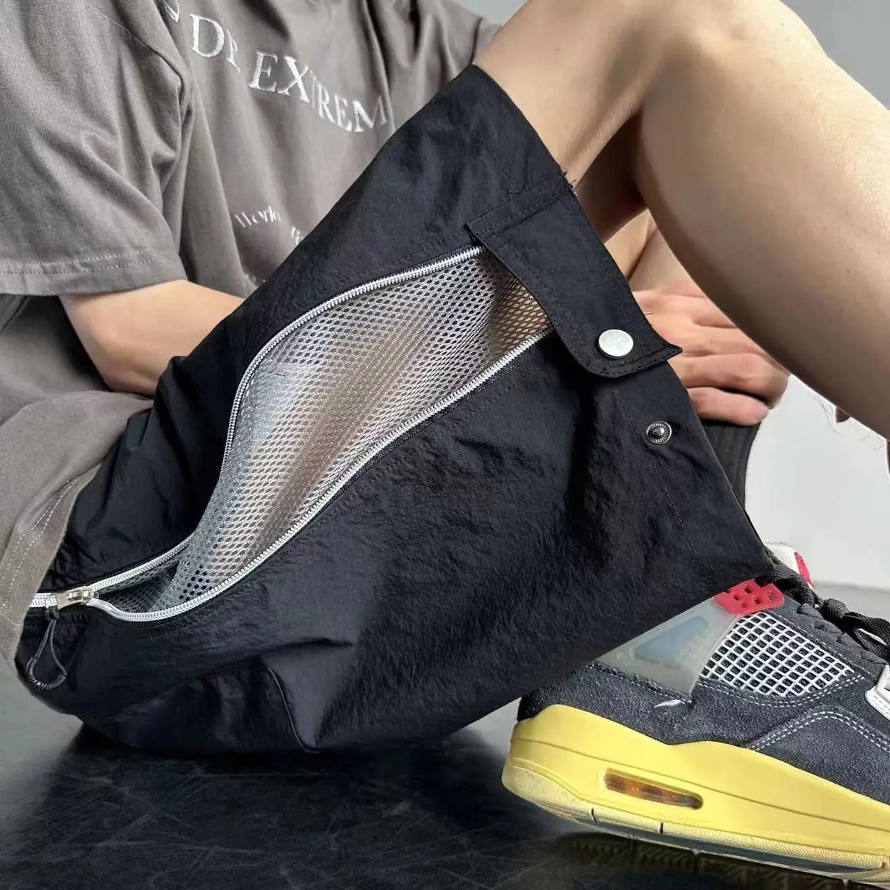 American mesh assault shorts men's summer thin trendy brand casual overalls loose waterproof zipper five-point pants clothes
American mesh assault shorts men's summer thin trendy brand casual overalls loose waterproof zipper five-point pants clothes