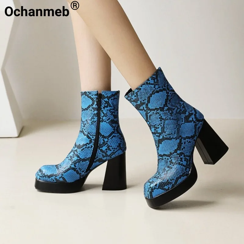 

Женские ботильоны со змеиным принтом Ochanmeb, синие готические ботинки в стиле панк на массивном каблуке и платформе, женские зимние готические ботинки на молнии с квадратным носком, 48