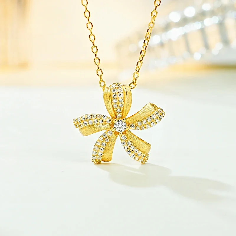 

Versatile Italian brushed gold-plated 925 silver pendant set with high carbon diamonds
