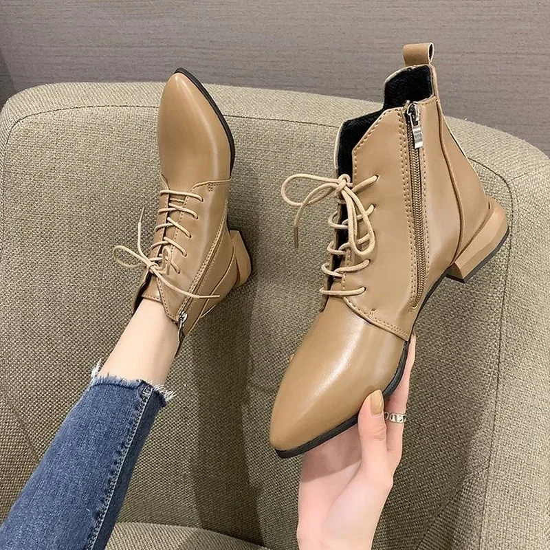 2023 new fashion ladies solid color pointed toe thin strap medium heel leather boots 4936
2023 new fashion ladies solid color pointed toe thin strap medium heel leather boots 4936