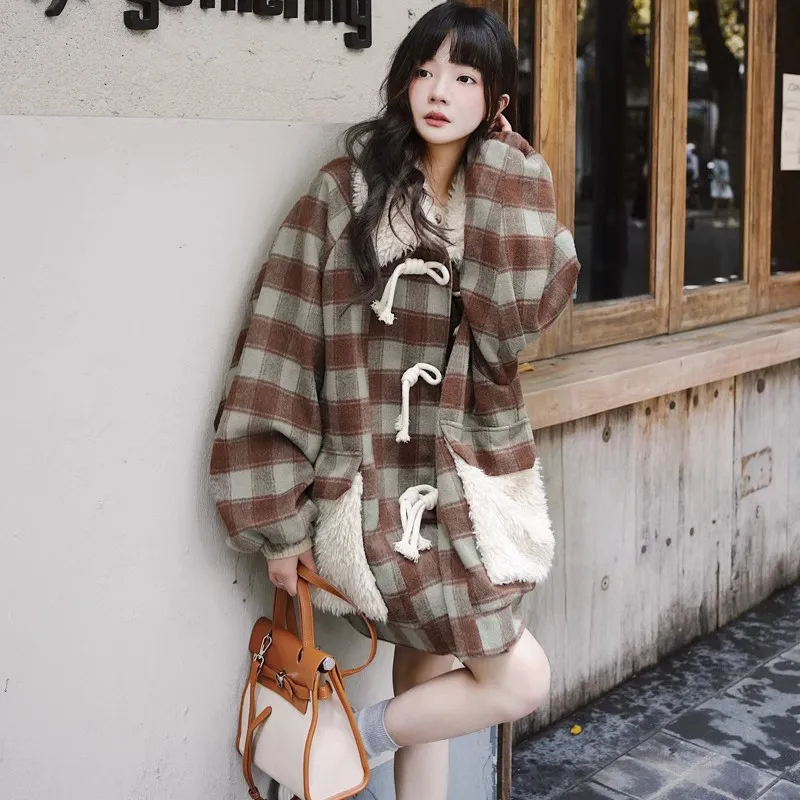 Chic Plaid Spliced Horn Button Loose Wool Coats and Jackets Women 2023 Winter Clothes Thick Vintage Elegant Outerwaer Lady 8621
Chic Plaid Spliced Horn Button Loose Wool Coats and Jackets Women 2023 Winter Clothes Thick Vintage Elegant Outerwaer Lady 8621