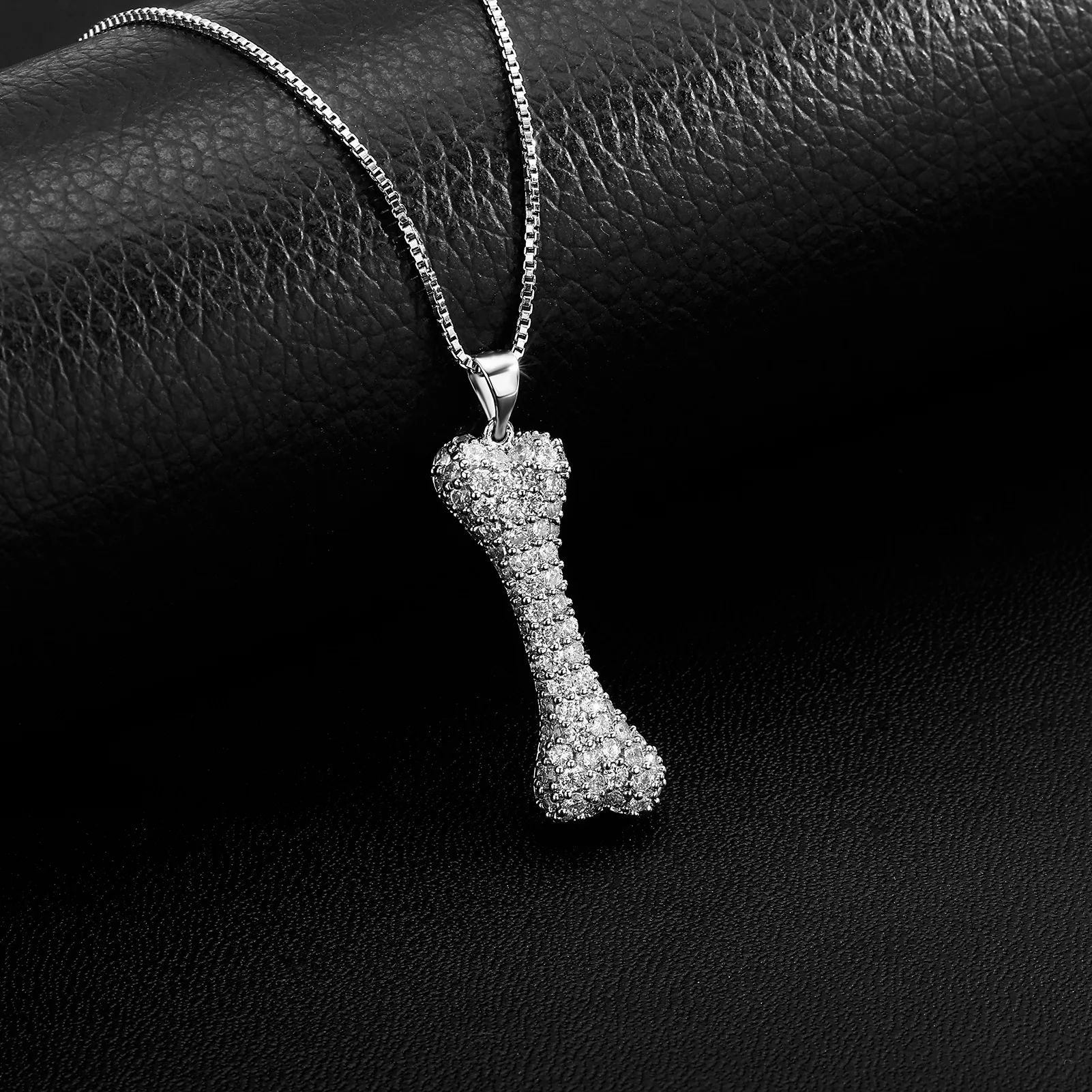 

Exquisite Zircon Bone Shape Pendant Necklaces for Women Ladies Simple Silver Color Clavicle Chain Necklace Jewelry Gifts