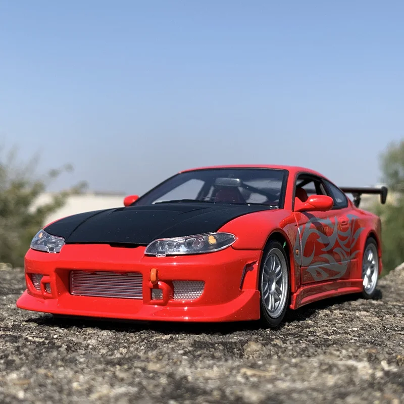 Модель автомобиля Nissan Silvia S15 из металлического сплава красная модифицированная