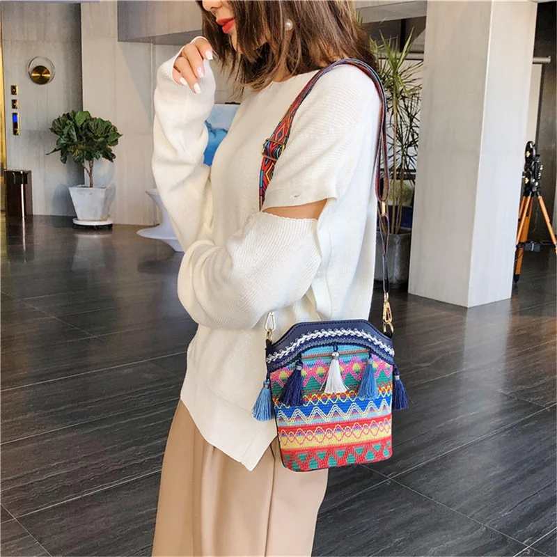 1PC Casual Hand Woven Crossbody Ethnic Straw Bags Retro Flap Rattan Straw Beach Tassel Women Messenger Bags Women Handbag
1PC Casual Hand Woven Crossbody Ethnic Straw Bags Retro Flap Rattan Straw Beach Tassel Women Messenger Bags Women Handbag