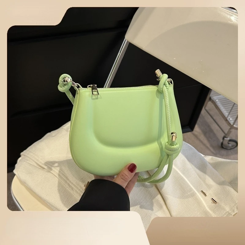 One Shoulder Bags for Women Large Capacity Chains PU Leather Female Solid Travel Versatile Handbags 2023 Spring/Summer
One Shoulder Bags for Women Large Capacity Chains PU Leather Female Solid Travel Versatile Handbags 2023 Spring/Summer