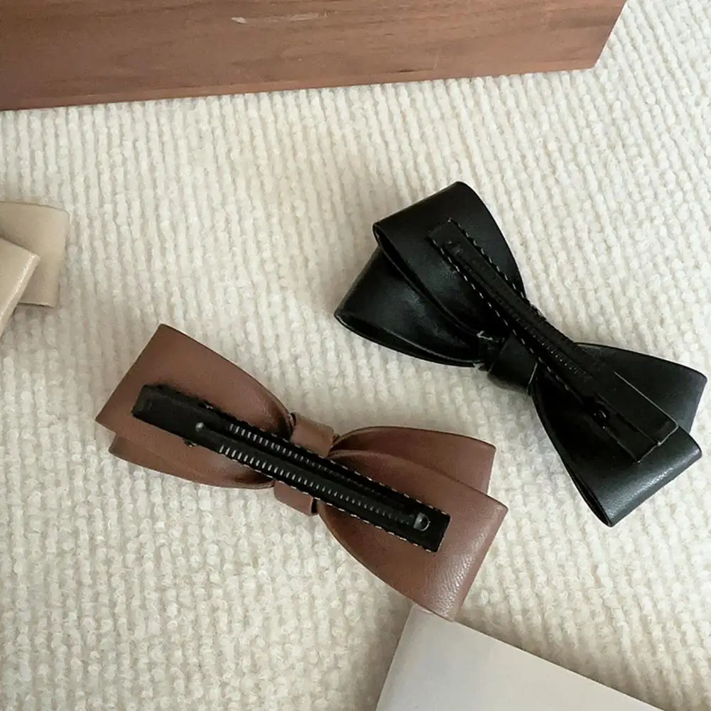 Women Bow Hairpin Faux Leather Anti-slip Lightweight Double Layers Hair Decoration Fix Hair Bangs Hairpin Hair Accessories 집게핀
Women Bow Hairpin Faux Leather Anti-slip Lightweight Double Layers Hair Decoration Fix Hair Bangs Hairpin Hair Accessories 집게핀