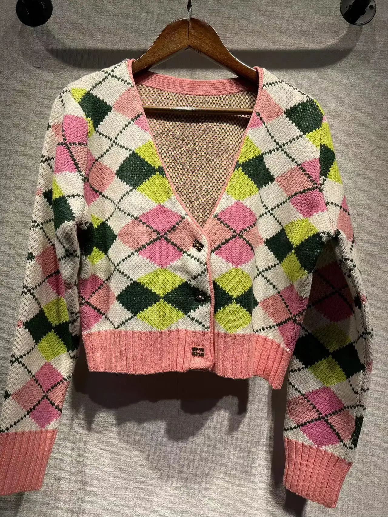 Ladies Single-Breasted Knitwear Tops 2023 Early Autumn Women Colorful Plaid Knit Cardigan V-Neck Slim Fit Long Sleeve Sweater
Ladies Single-Breasted Knitwear Tops 2023 Early Autumn Women Colorful Plaid Knit Cardigan V-Neck Slim Fit Long Sleeve Sweater