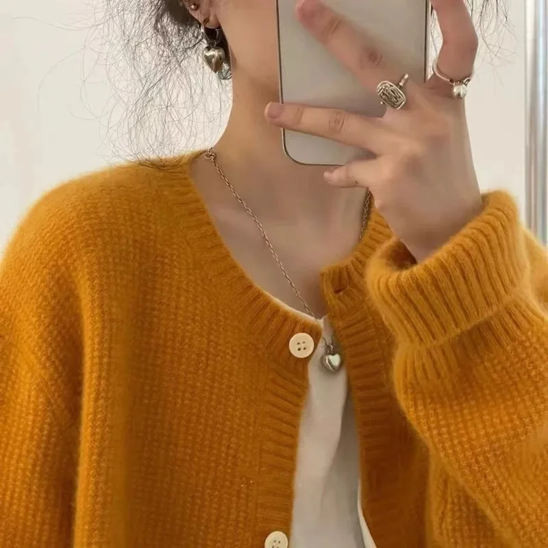 Burst knitted 100% cashmere cardigan women's crewneck sweater Autumn and winter new cashmere loose high-end coat thick
Burst knitted 100% cashmere cardigan women's crewneck sweater Autumn and winter new cashmere loose high-end coat thick