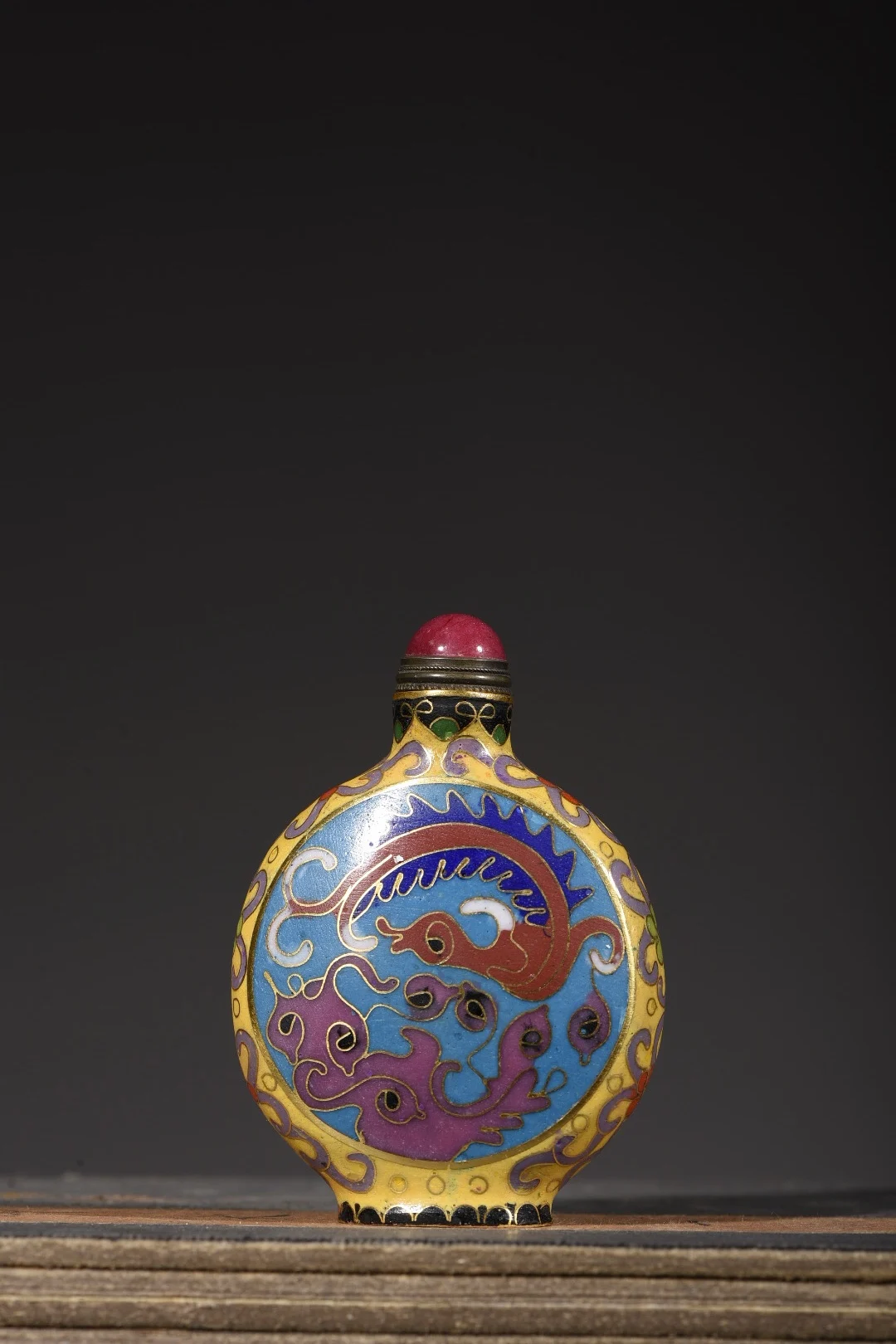 3" Tibetan Temple Collection Old Bronze Cloisonne animal pattern snuff bottle sachet Amulet office ornament Town House Exorcism
3" Tibetan Temple Collection Old Bronze Cloisonne animal pattern snuff bottle sachet Amulet office ornament Town House Exorcism