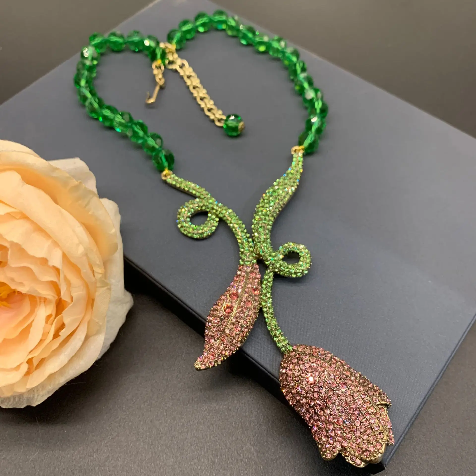 Комплект ювелирных изделий Женский, ожерелье с цветком и бриллиантами, элегантный модный тренд, ожерелье для свадьбы, юбилея, матери, жены
Комплект ювелирных изделий Женский, ожерелье с цветком и бриллиантами, элегантный модный тренд, ожерелье для свадьбы, юбилея, матери, жены