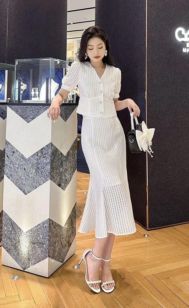 

2023 Spring/Summer Fashion New Women's Clothing Contrast Color Stand-up Collar Shirt with Fishtail Skirt Suit 0814