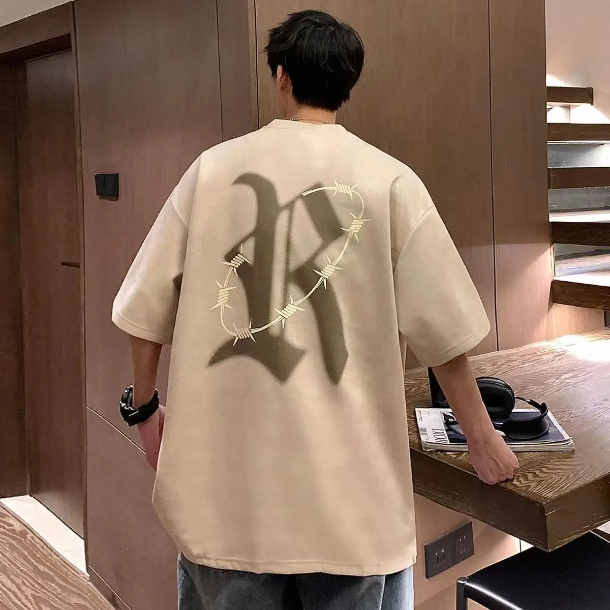 Korean retro trendy letter printed short-sleeved T-shirt for men loose and versatile simple college style couple high-end top
Korean retro trendy letter printed short-sleeved T-shirt for men loose and versatile simple college style couple high-end top