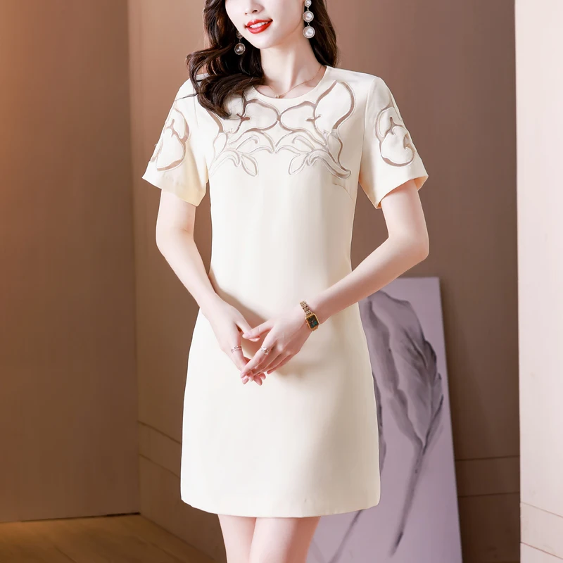 2023 spring/summer new dress slimming temperament women's fashion A-line thin hollow embroidered dress
2023 spring/summer new dress slimming temperament women's fashion A-line thin hollow embroidered dress