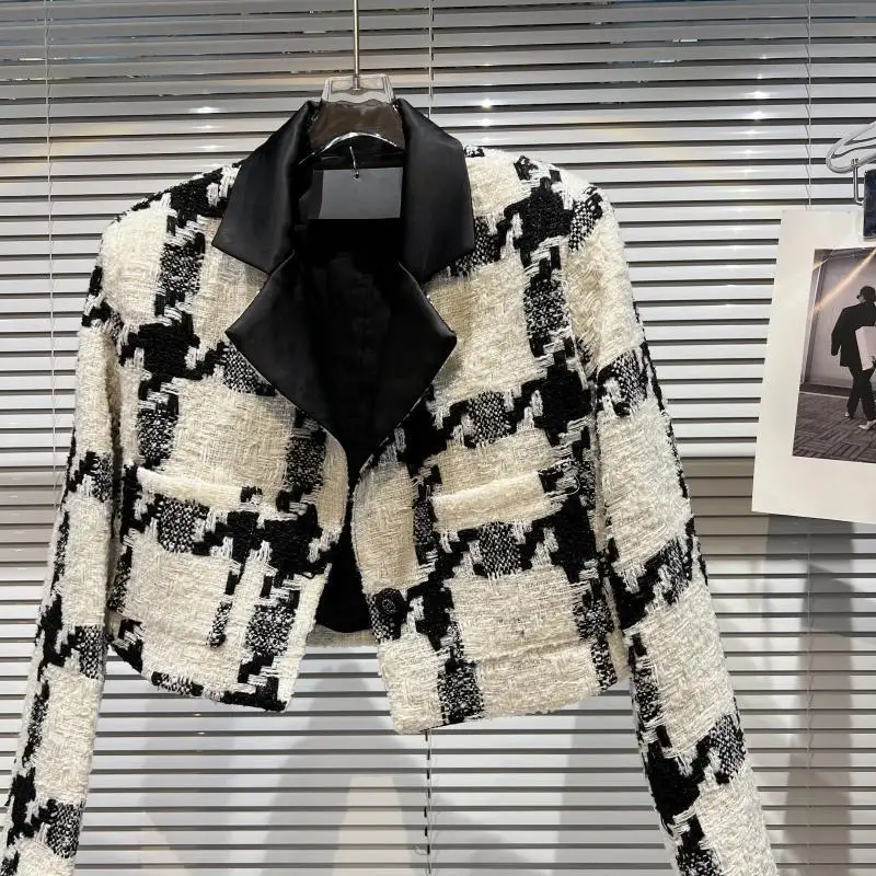 Vintage Plaid Short Tweed Coat Women Korean Fashion Turn Down Collar Casual Jacket Plus Size Long Sleeve Elegant Outwear S-Xl
Vintage Plaid Short Tweed Coat Women Korean Fashion Turn Down Collar Casual Jacket Plus Size Long Sleeve Elegant Outwear S-Xl