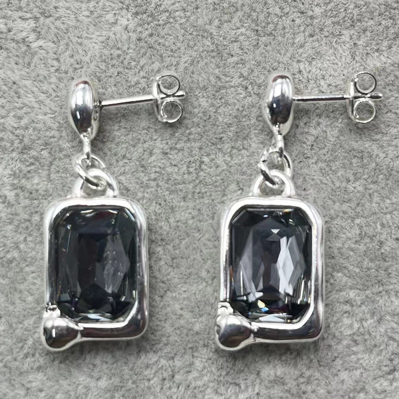 2023 High quality Spanish creativity, exquisite fashion, high-quality gemstone earrings, women's romantic jewelry gifts
2023 High quality Spanish creativity, exquisite fashion, high-quality gemstone earrings, women's romantic jewelry gifts