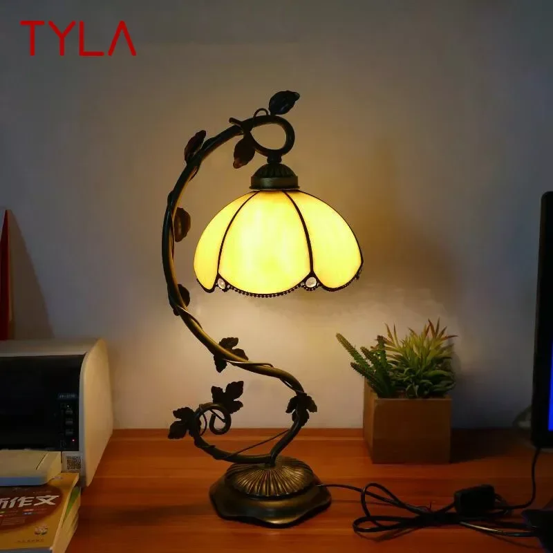 TYLA Tiffany Table Lamp American Retro Living Room Bedroom Lamp Luxurious Villa Hotel Stained Glass Desk Lamp
TYLA Tiffany Table Lamp American Retro Living Room Bedroom Lamp Luxurious Villa Hotel Stained Glass Desk Lamp