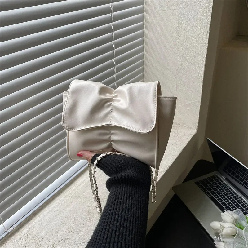 Fashionable and Minimalist Women's Bag New Small and Fresh Chain Crossbody Bag Niche Cute Pleated Bag
Fashionable and Minimalist Women's Bag New Small and Fresh Chain Crossbody Bag Niche Cute Pleated Bag