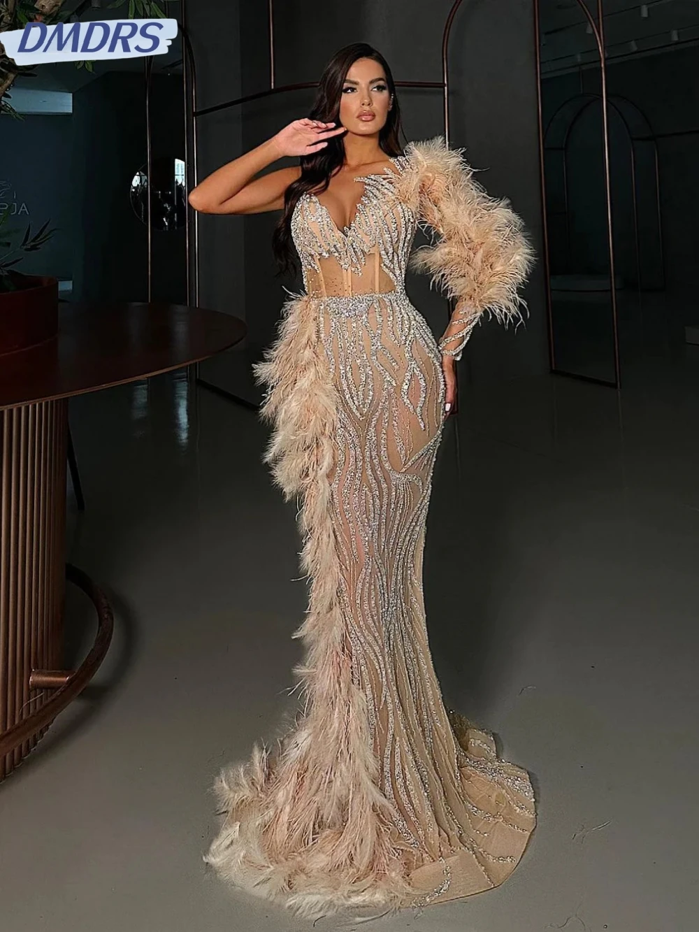 

Sexy Illusion Deep V-neck Cocktail Dresses Sparkly Sequins Beads Evening Dress Luxury Feathers Mermaid Prom Gown Robe De Mariée