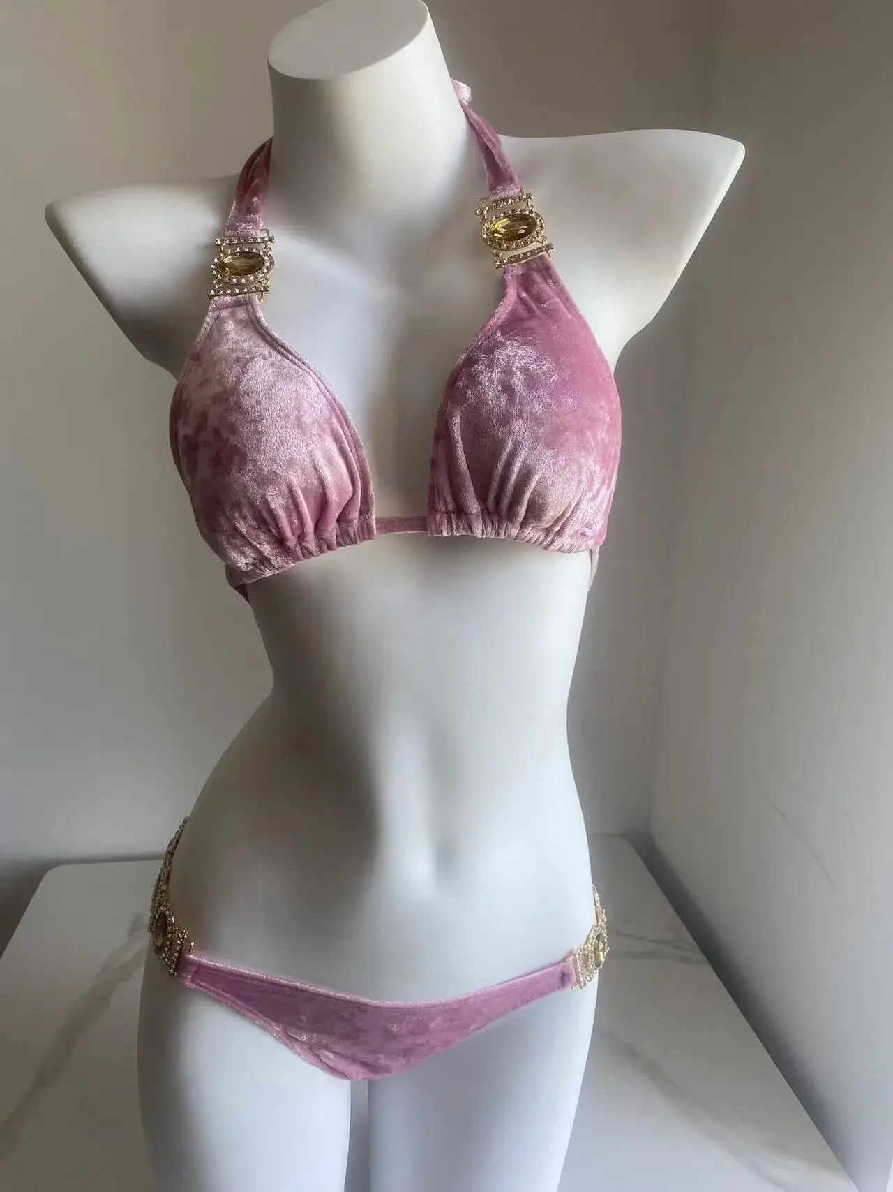 2024 сексуальный бархатный розовый купальник, женский роскошный бриллиантовый женский купальник, бразильский пляжный купальный костюм
2024 сексуальный бархатный розовый купальник, женский роскошный бриллиантовый женский купальник, бразильский пляжный купальный костюм