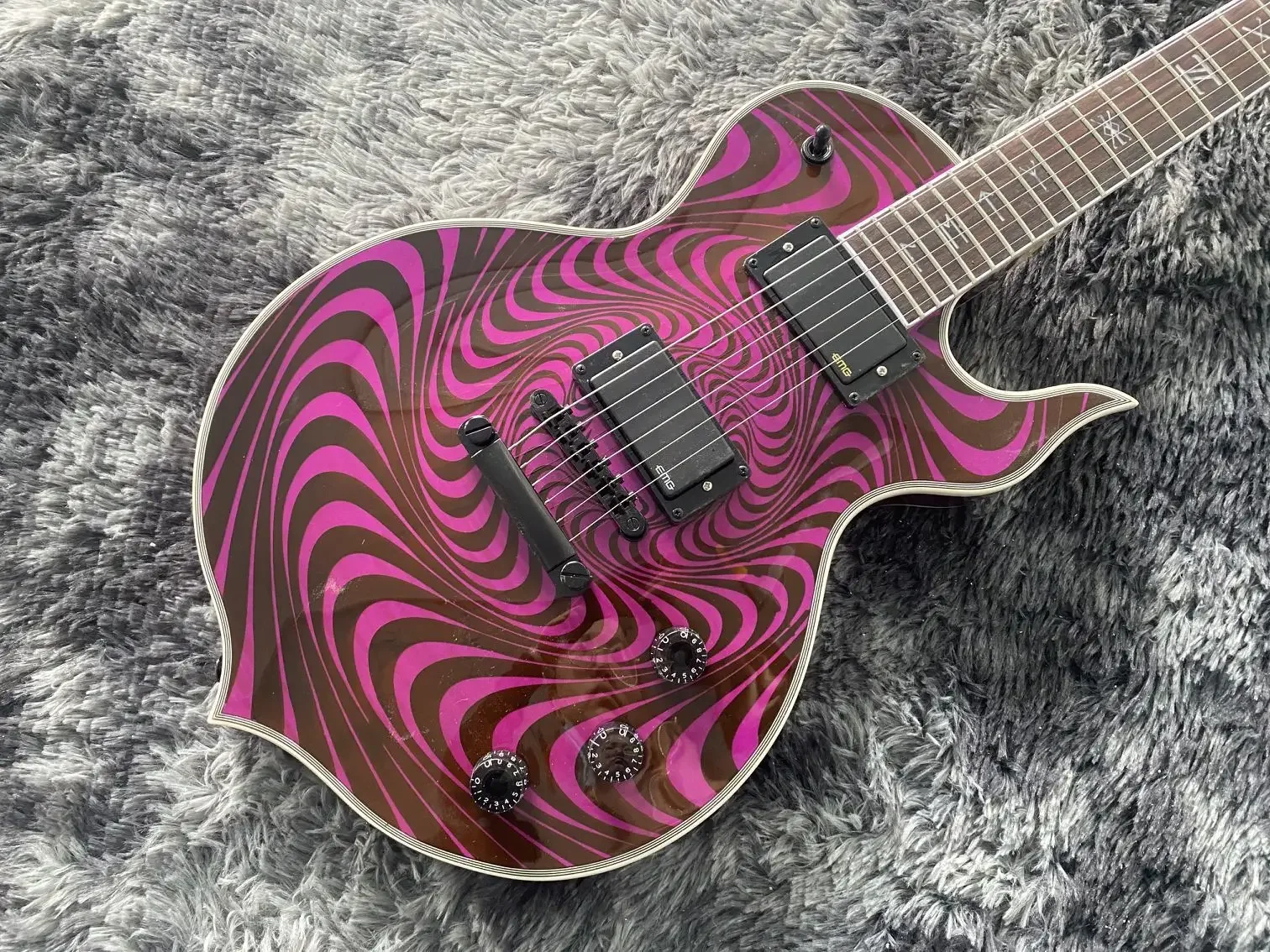 Wylde Audio Odin Grail Psychic Bullseye Electric Guitar Rawtop,Solid Maple top and Mahogany body,3-piece Maple neck,Ebony finger
Wylde Audio Odin Grail Psychic Bullseye Electric Guitar Rawtop,Solid Maple top and Mahogany body,3-piece Maple neck,Ebony finger