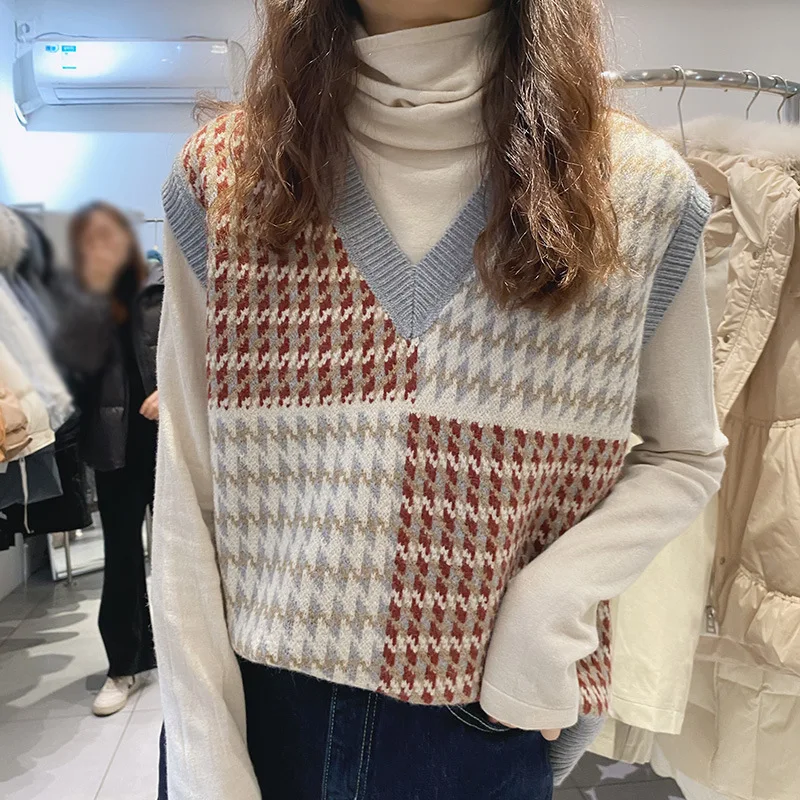 Plaid knit new autumn/winter Korean version loose wear V-neck contrast knit vest top
Plaid knit new autumn/winter Korean version loose wear V-neck contrast knit vest top
