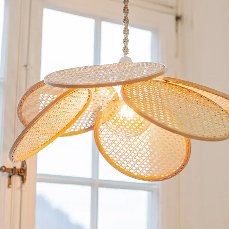 

Minimalist Real Rattan Pendant Lights Handmade Flower Lamps Loft Home Decor Living Room Kitchen Light Fixtures Retro Chandeliers