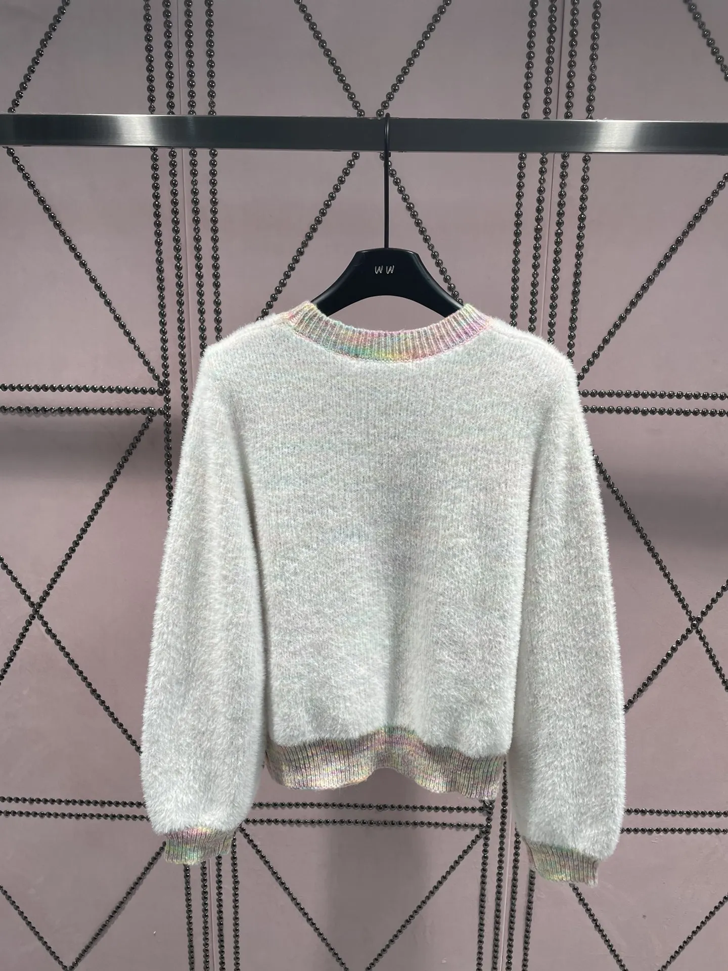 Early Autumn 2023 New Gradient Letter Woven Imitation Sable Long Sleeve Women's Pullover
Early Autumn 2023 New Gradient Letter Woven Imitation Sable Long Sleeve Women's Pullover