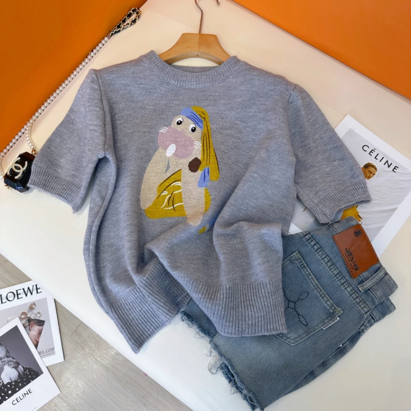 2023 Summer New Cartoon Print Knit Pullovers Tops Woman Sweaters gray Korean Fashion Short-sleeved Knitwear Jumper y2k clothes
2023 Summer New Cartoon Print Knit Pullovers Tops Woman Sweaters gray Korean Fashion Short-sleeved Knitwear Jumper y2k clothes