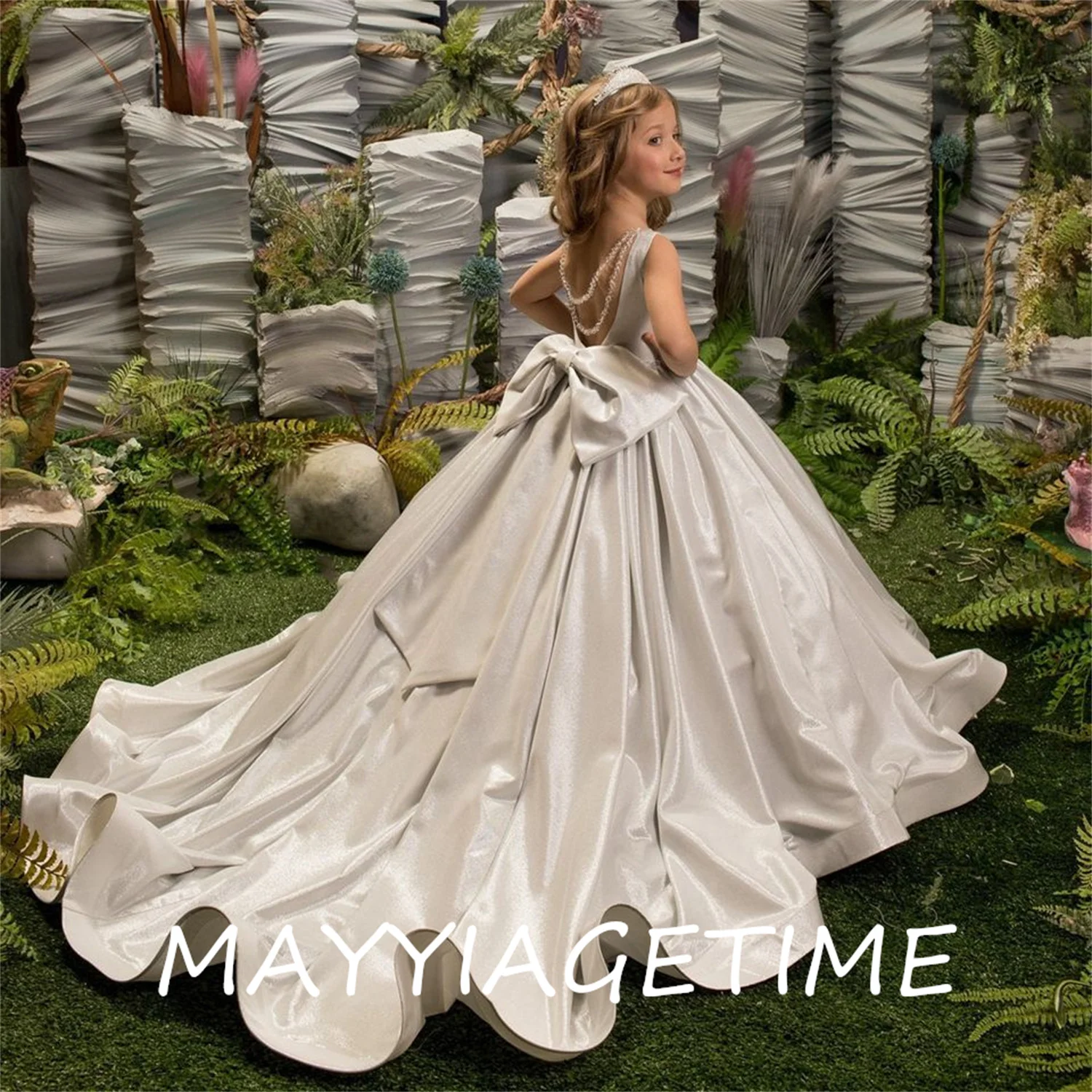 Luxury Silver Sleeveless Flower Girl Dresses For Wedding 2023 Princess Glitter Sequined Pageant First Communion Gowns With Bow
Luxury Silver Sleeveless Flower Girl Dresses For Wedding 2023 Princess Glitter Sequined Pageant First Communion Gowns With Bow