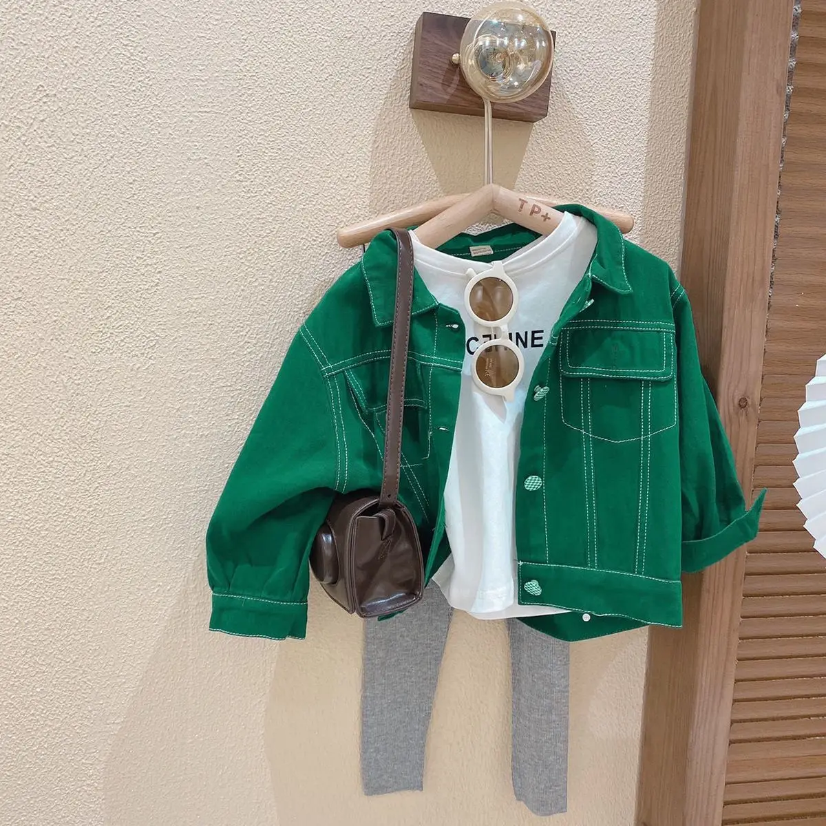 Girls Casual Jean Jacket Spring and autumn Clothes New Children's Baby's Fashionable Coat Green Long Sleeve Top
Girls Casual Jean Jacket Spring and autumn Clothes New Children's Baby's Fashionable Coat Green Long Sleeve Top