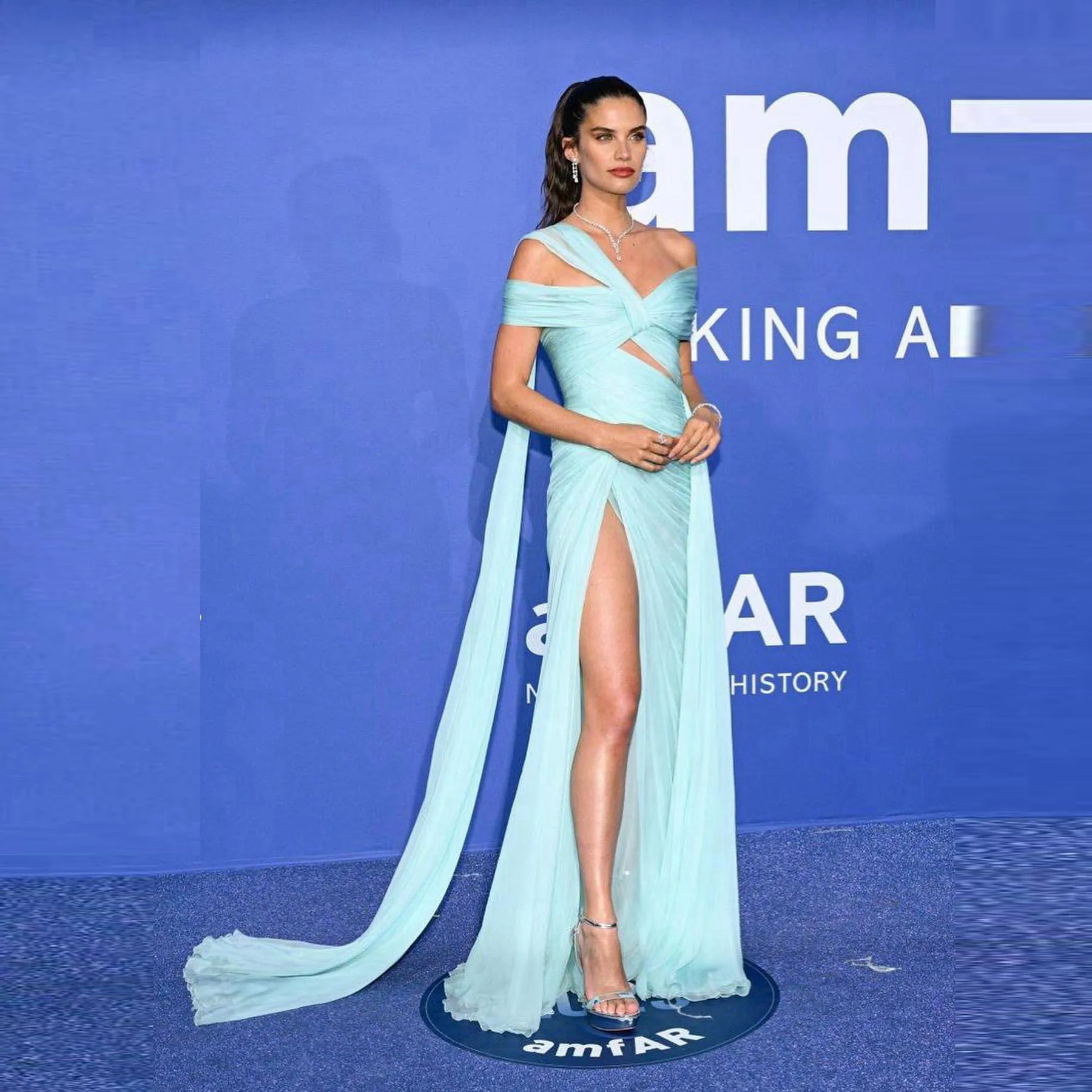 Sexy Blue Celebrity Dress Off The Shoulder Floor Length Party Prom Evening Gowns High Side Slit Pleats Red Carpet Dress
Sexy Blue Celebrity Dress Off The Shoulder Floor Length Party Prom Evening Gowns High Side Slit Pleats Red Carpet Dress