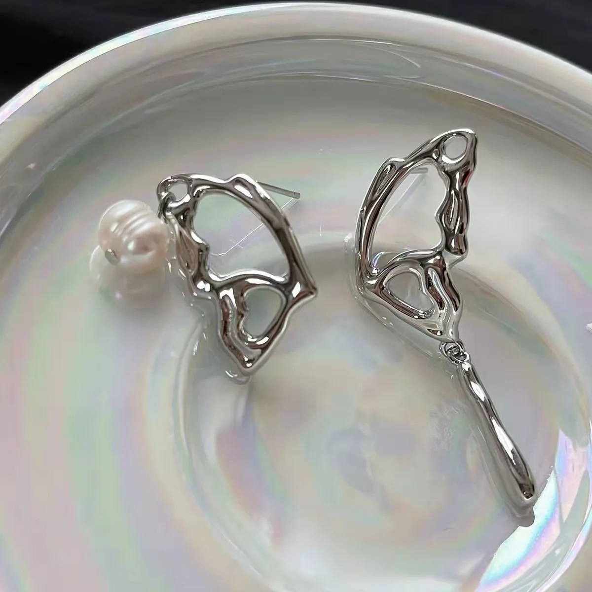 New Punk Style Liquid butterfly Stud Earring for Woman 2021 Cool Metal Butterfly Earrings Y2K Aesthetic Jewelry Party Gift
New Punk Style Liquid butterfly Stud Earring for Woman 2021 Cool Metal Butterfly Earrings Y2K Aesthetic Jewelry Party Gift