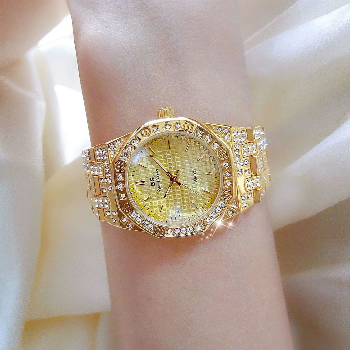 

UTHAI Women's Watch Luxury Metal Diamonds European American Middle Eastern Waterproof Ladies Fashion Quartz Watches Clock Gift