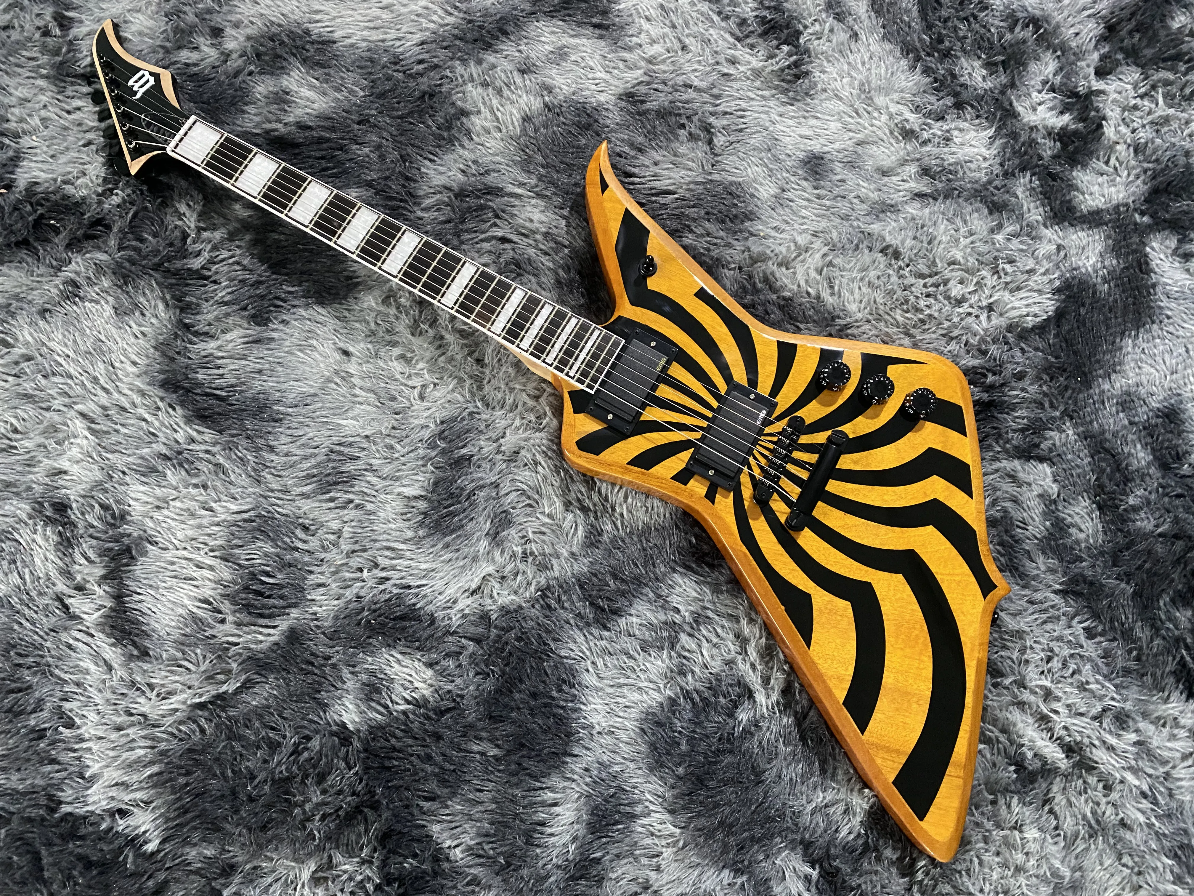 China electric guitar yellow color Goose type zakk Factory direct sales can be customized Free shipping
China electric guitar yellow color Goose type zakk Factory direct sales can be customized Free shipping
