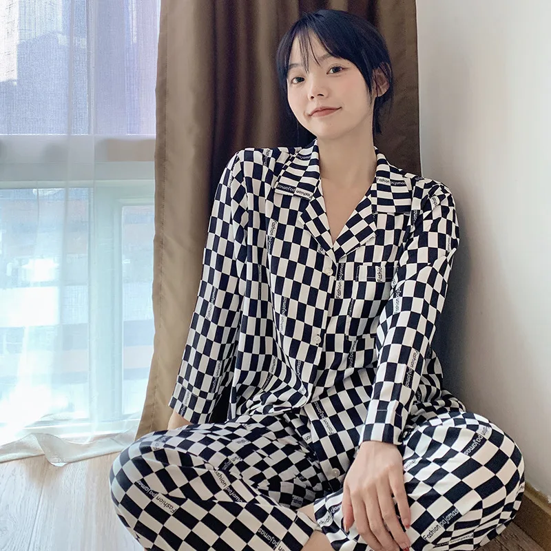 Пижамный комплект в клетку с отворотом, рубашка и брюки, домашняя одежда, повседневная шелковая Домашняя одежда, пижама с принтом
Пижамный комплект в клетку с отворотом, рубашка и брюки, домашняя одежда, повседневная шелковая Домашняя одежда, пижама с принтом