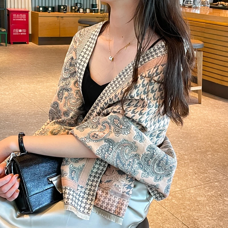 Толстый зимний теплый кашемировый шарф, хиджаб, Женская двусторонняя шаль из пашмины с принтом, роскошные шарфы на голову Bufanda Echarpe 2024
Толстый зимний теплый кашемировый шарф, хиджаб, Женская двусторонняя шаль из пашмины с принтом, роскошные шарфы на голову Bufanda Echarpe 2024