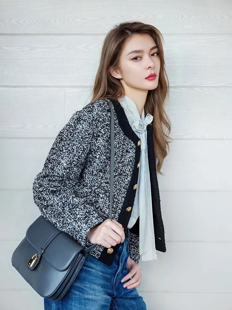 Autumn Winter Gray Woolen Jacket Women Tops Short Single Breasted Overcoat wool Coat Female Weave Tweed Jacket Elegant Ladies
Autumn Winter Gray Woolen Jacket Women Tops Short Single Breasted Overcoat wool Coat Female Weave Tweed Jacket Elegant Ladies