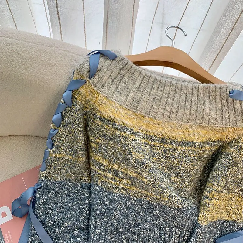 2023 Color block sweater women fashion Western Style chic design color block sleeve Laceup pullover sweater Korean fashion style
2023 Color block sweater women fashion Western Style chic design color block sleeve Laceup pullover sweater Korean fashion style