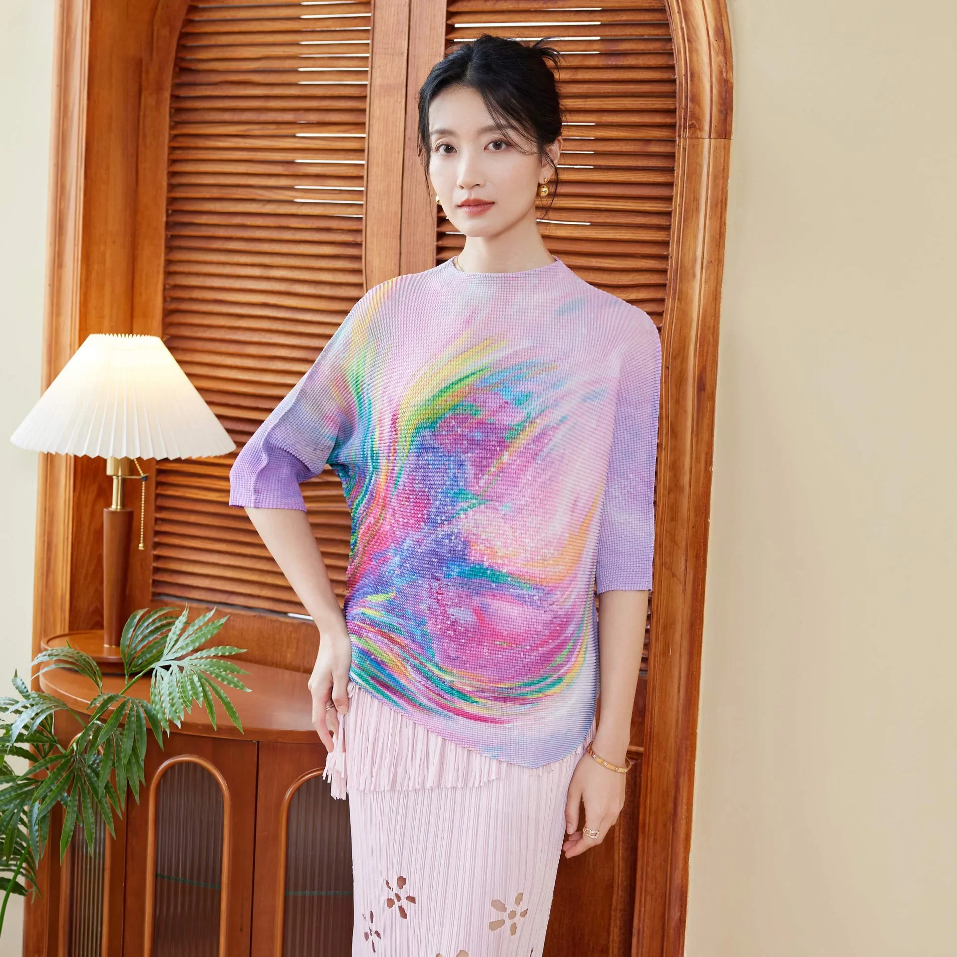 

Miyake Style Design, Unique and Beautiful Small Top, Summer Women's T-shirt 2024 New Slimming and Flesh-covering Tassel Skirt