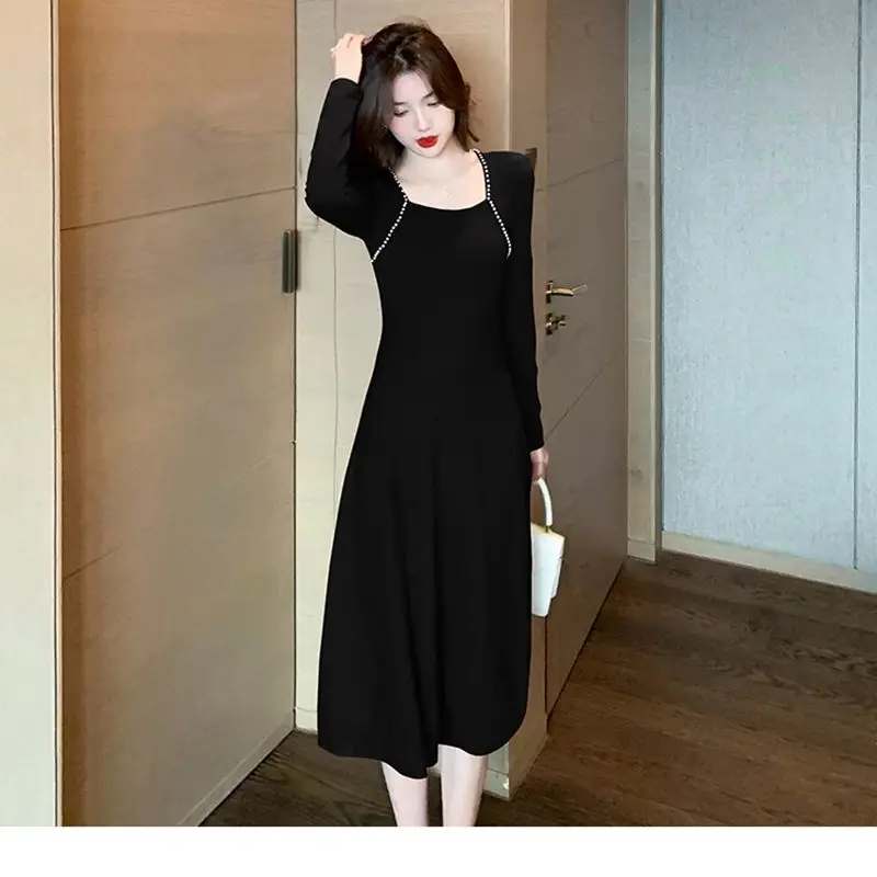 2023 Spring and Autumn New Dress Woman Knitting Retro Temperament Square Neck Show Thinness Black Red Free Shipping
2023 Spring and Autumn New Dress Woman Knitting Retro Temperament Square Neck Show Thinness Black Red Free Shipping