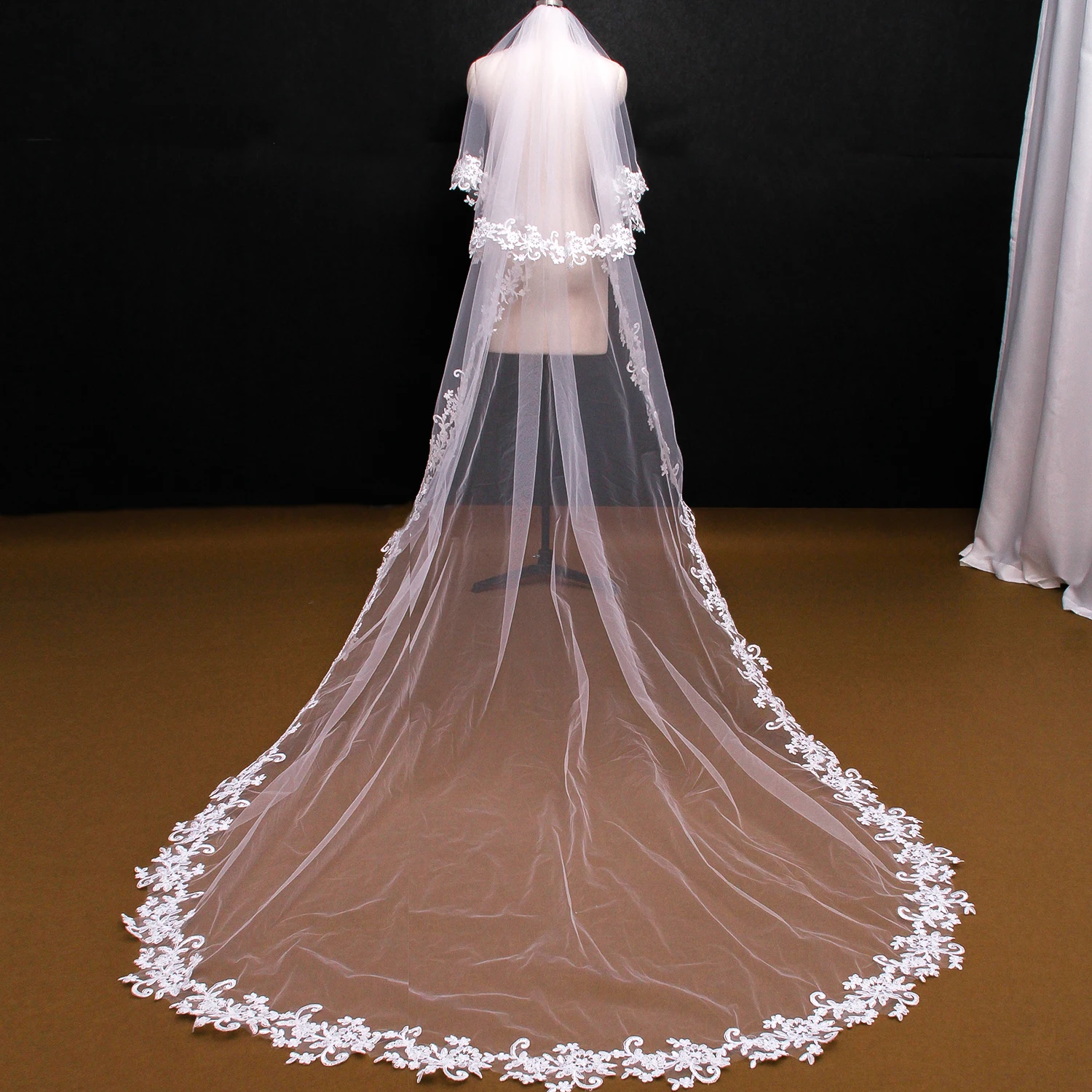 NZUK Real Photos Full Edge Lace Wedding Veil Two Layer White Ivory Tulle Bridal Veil with Comb Veu de Noiva Veil
NZUK Real Photos Full Edge Lace Wedding Veil Two Layer White Ivory Tulle Bridal Veil with Comb Veu de Noiva Veil