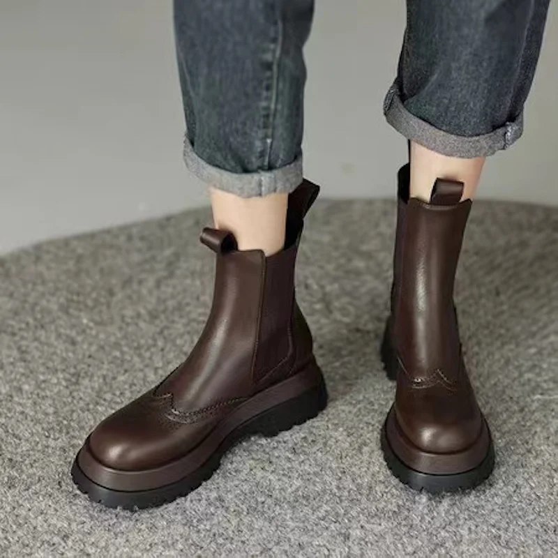 French Style Retro Genuine Soft Leather Carved Chelsea Short Boots For Women's Autumn 2023 New Thick Sole Versatile Classic Boot
French Style Retro Genuine Soft Leather Carved Chelsea Short Boots For Women's Autumn 2023 New Thick Sole Versatile Classic Boot