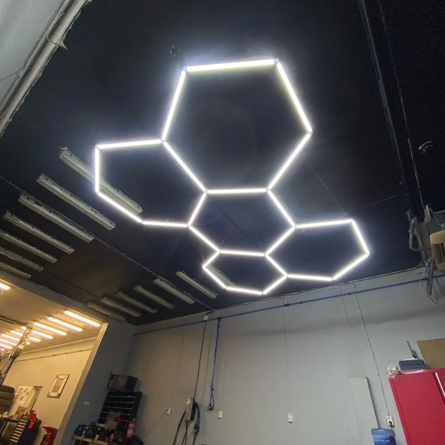 Customized 6.89*9.8ft Hexagonal Led Ceiling Light Lamps for Car Wash Wall Light Garage
Customized 6.89*9.8ft Hexagonal Led Ceiling Light Lamps for Car Wash Wall Light Garage